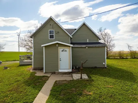 2405 II Avenue Toledo IA 52342
