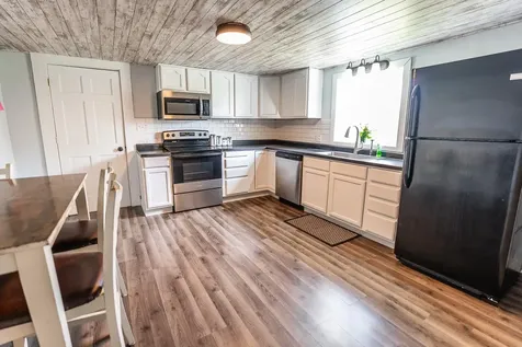 2405 II Avenue Toledo IA 52342