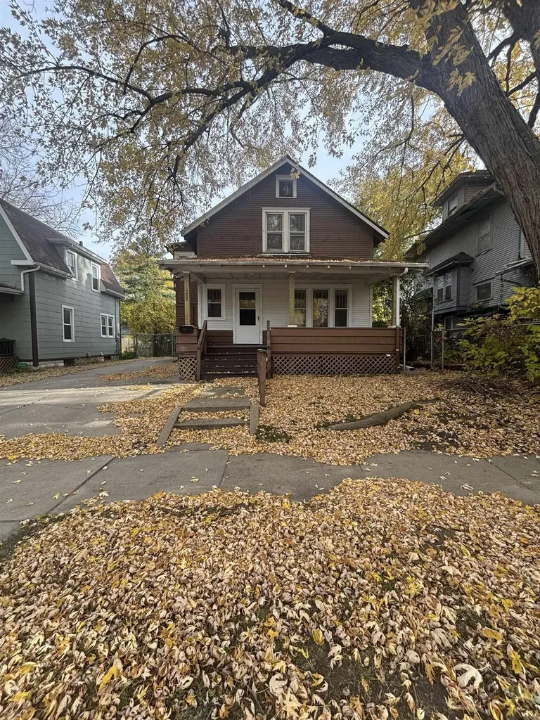 821 W Mullan Avenue Waterloo IA 50701