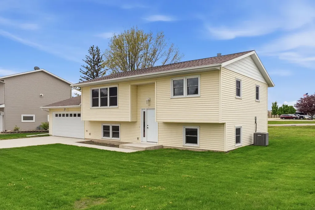 1 S Western Avenue New Hampton IA 50659