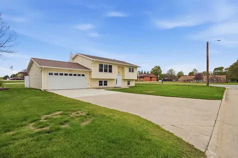 1 S Western Avenue New Hampton IA 50659