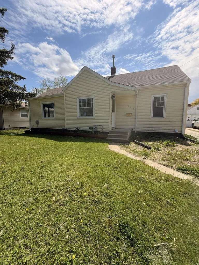 922 E Mitchell Avenue Waterloo IA 50702