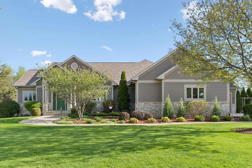 1005 Ashbury Circle Waverly IA 50677