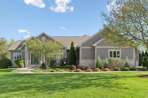 1005 Ashbury Circle Waverly IA 50677