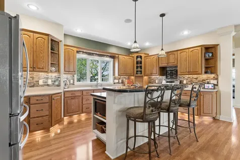 1005 Ashbury Circle Waverly IA 50677