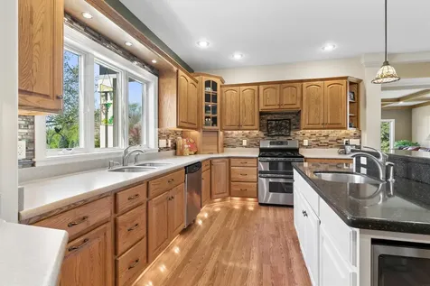 1005 Ashbury Circle Waverly IA 50677