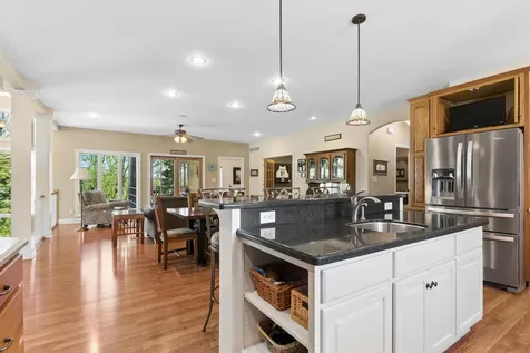 1005 Ashbury Circle Waverly IA 50677