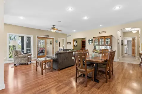 1005 Ashbury Circle Waverly IA 50677