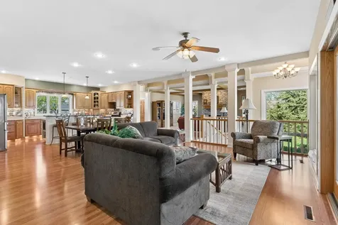 1005 Ashbury Circle Waverly IA 50677