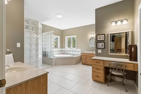 1005 Ashbury Circle Waverly IA 50677
