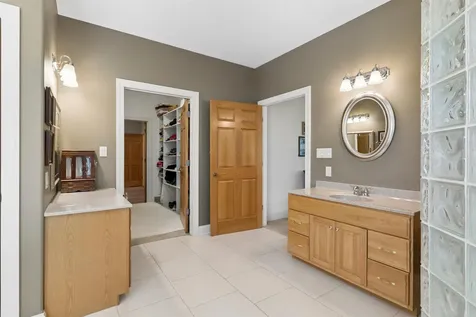 1005 Ashbury Circle Waverly IA 50677