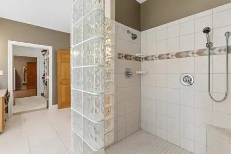 1005 Ashbury Circle Waverly IA 50677