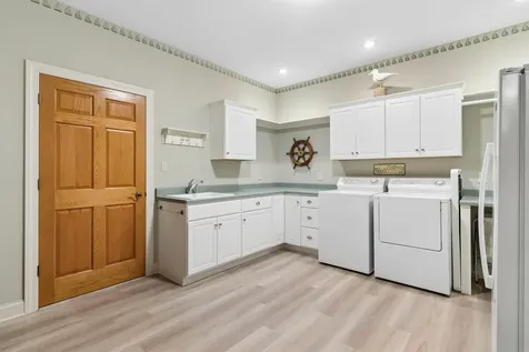 1005 Ashbury Circle Waverly IA 50677