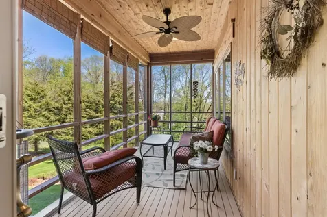 1005 Ashbury Circle Waverly IA 50677
