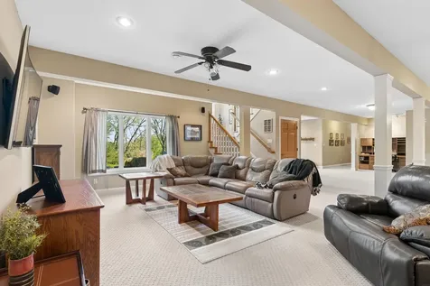 1005 Ashbury Circle Waverly IA 50677