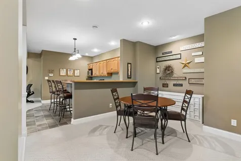 1005 Ashbury Circle Waverly IA 50677