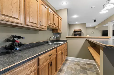1005 Ashbury Circle Waverly IA 50677