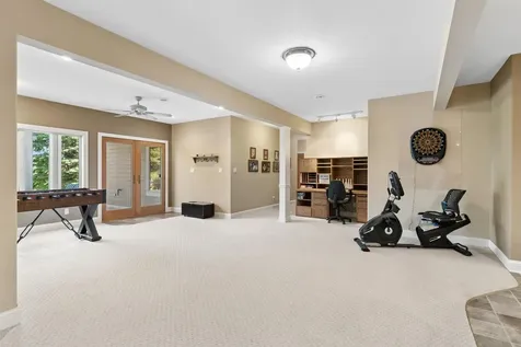 1005 Ashbury Circle Waverly IA 50677