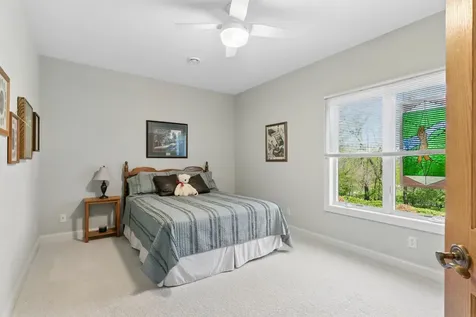 1005 Ashbury Circle Waverly IA 50677