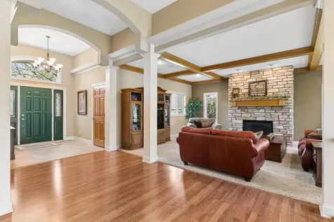 1005 Ashbury Circle Waverly IA 50677