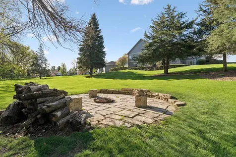1005 Ashbury Circle Waverly IA 50677