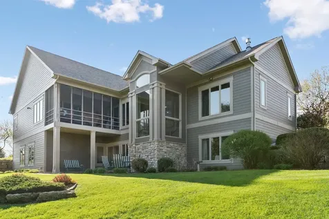 1005 Ashbury Circle Waverly IA 50677