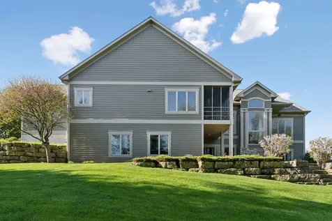 1005 Ashbury Circle Waverly IA 50677