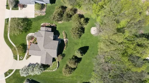1005 Ashbury Circle Waverly IA 50677