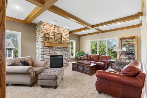 1005 Ashbury Circle Waverly IA 50677