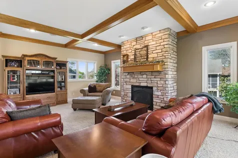 1005 Ashbury Circle Waverly IA 50677