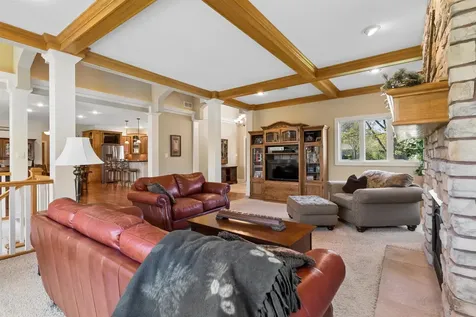1005 Ashbury Circle Waverly IA 50677