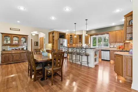 1005 Ashbury Circle Waverly IA 50677