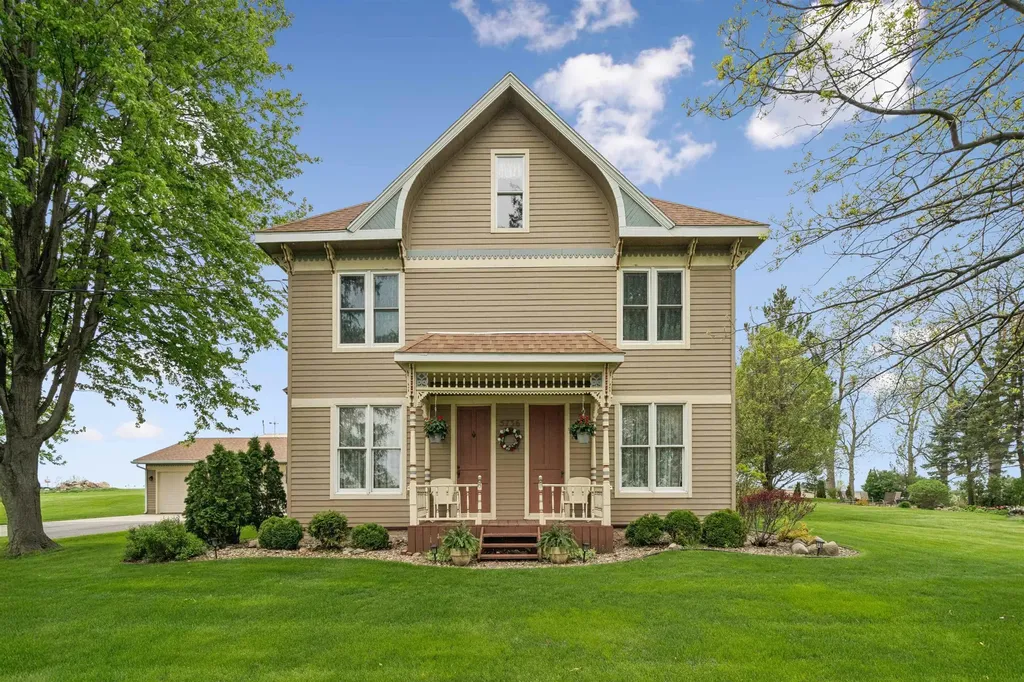 5736 Hammond Avenue Waterloo IA 50701