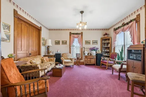 5736 Hammond Avenue Waterloo IA 50701