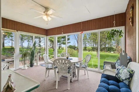 5736 Hammond Avenue Waterloo IA 50701