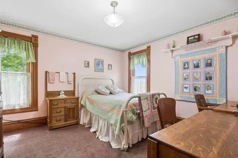 5736 Hammond Avenue Waterloo IA 50701
