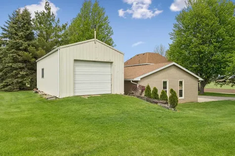 5736 Hammond Avenue Waterloo IA 50701