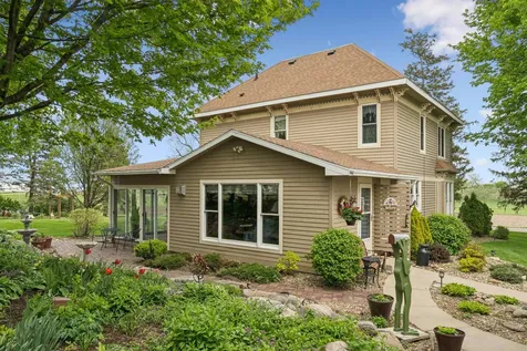 5736 Hammond Avenue Waterloo IA 50701