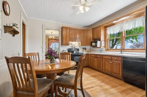 5736 Hammond Avenue Waterloo IA 50701