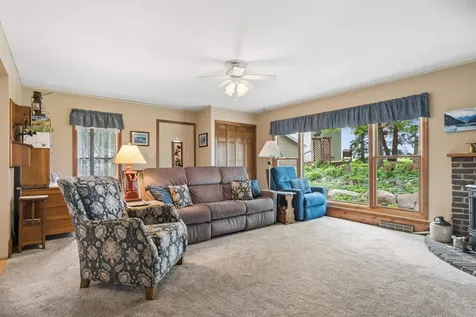5736 Hammond Avenue Waterloo IA 50701
