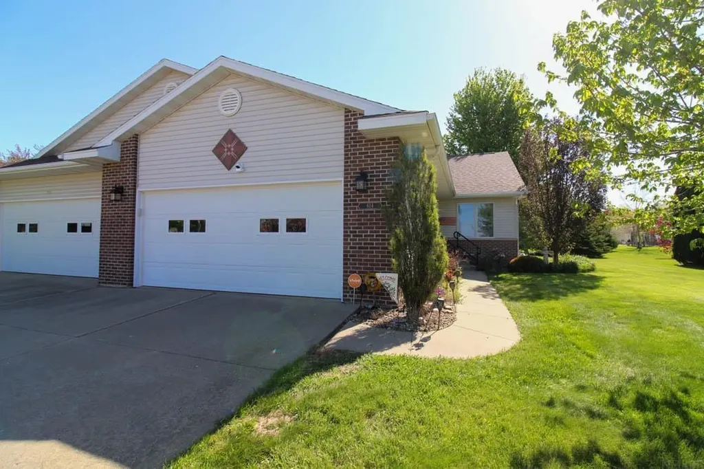 614 West Street Dysart IA 52224