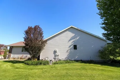 614 West Street Dysart IA 52224