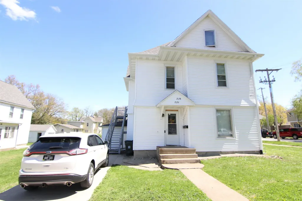 2126-2128 Olive Street Cedar Falls IA 50613