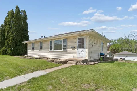 1215 W 1st Street Cedar Falls IA 50613