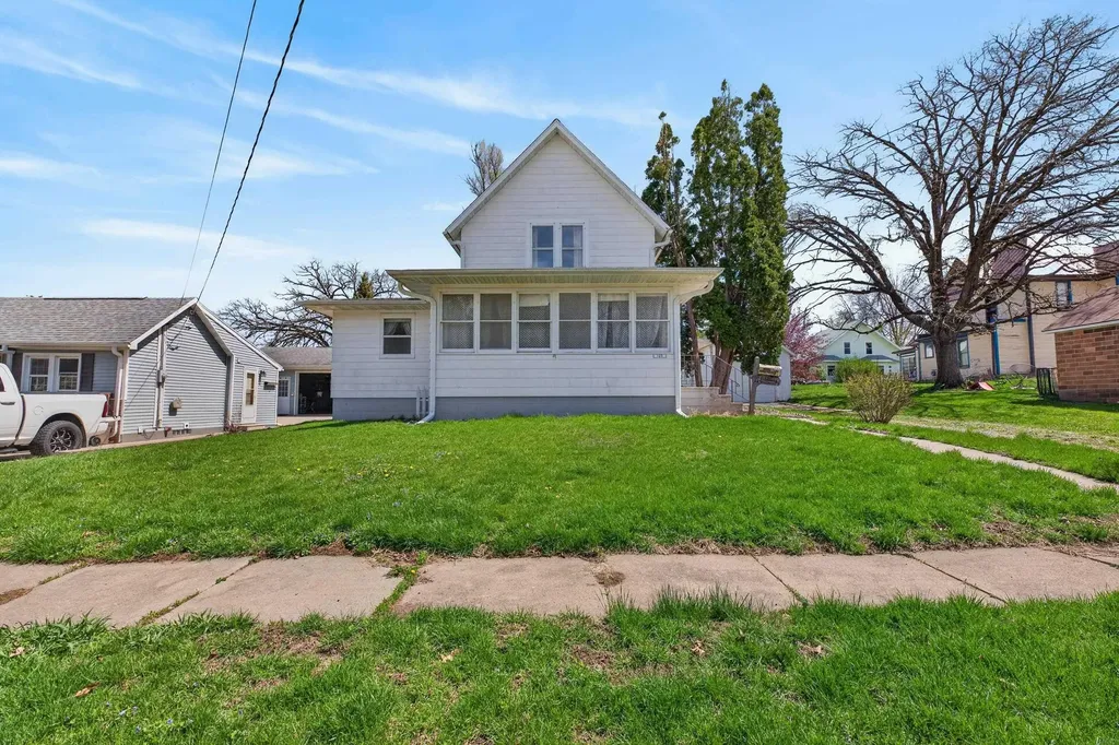105 Taylor Street Traer IA 50675