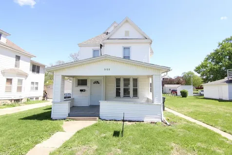 2122 Olive Street Cedar Falls IA 50613
