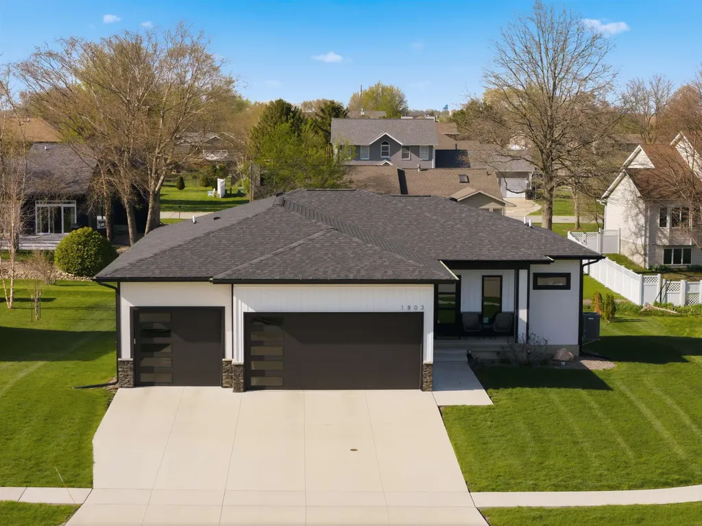 1803 Reese Road Cedar Falls IA 50613