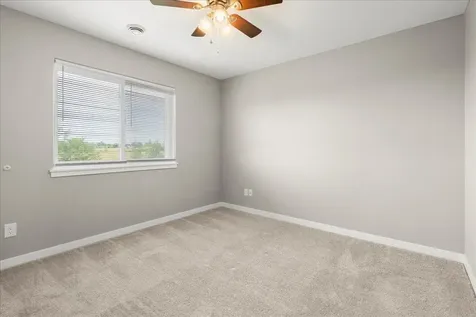 4242 S Mourning Dove Drive Waterloo IA 50702