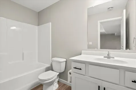 4242 S Mourning Dove Drive Waterloo IA 50702