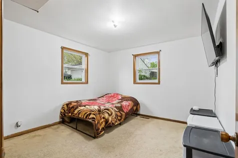 2756 Fairlane Avenue Waterloo IA 50702